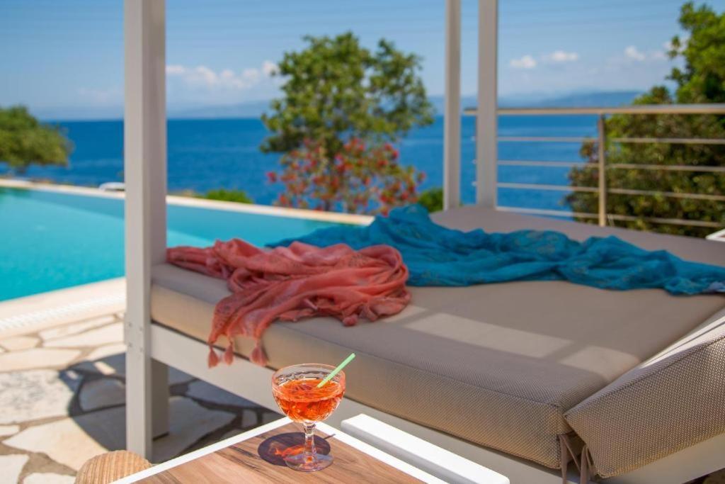 Sea View Suite With Pool Gaios Bagian luar foto
