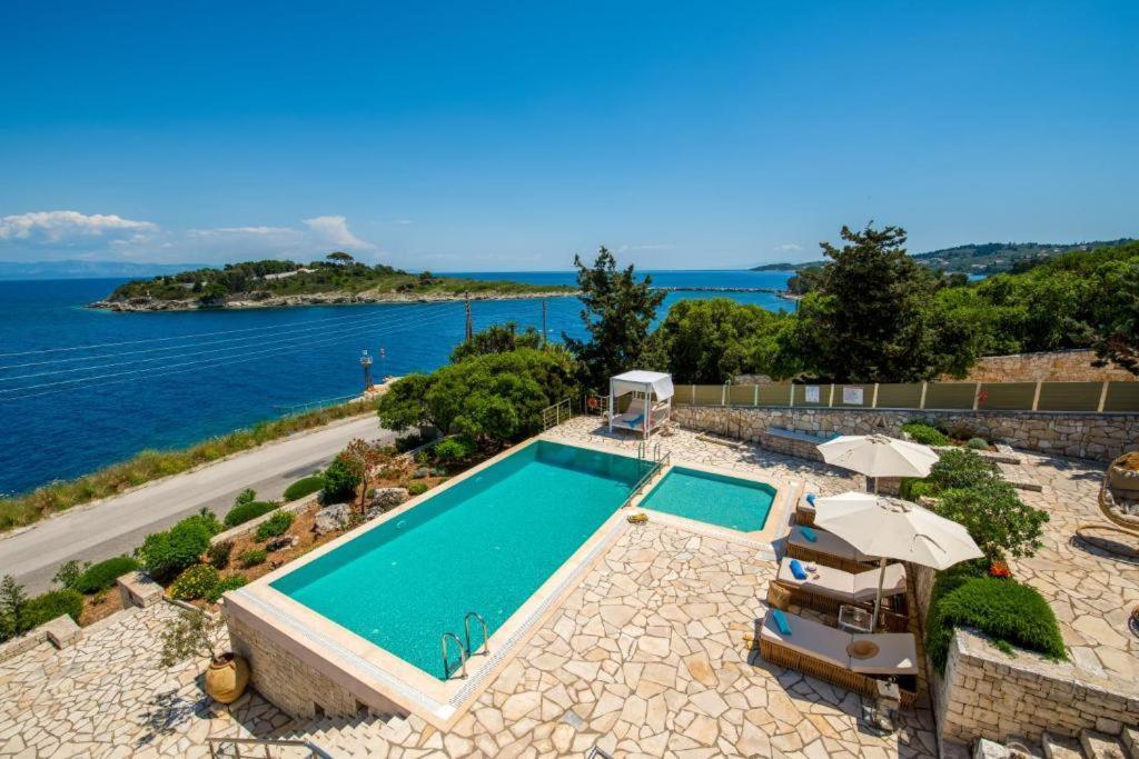 Sea View Suite With Pool Gaios Bagian luar foto