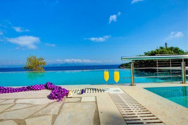Sea View Suite With Pool Gaios Bagian luar foto